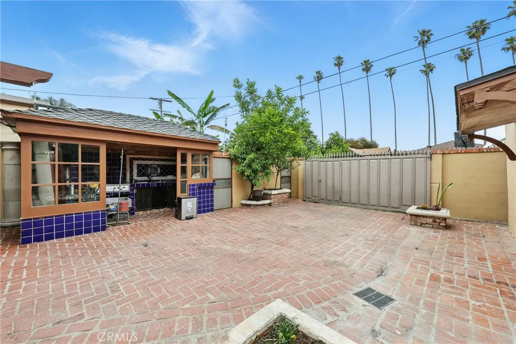 1729 W 51st Place, Los Angeles, California 90062 home-pic-32